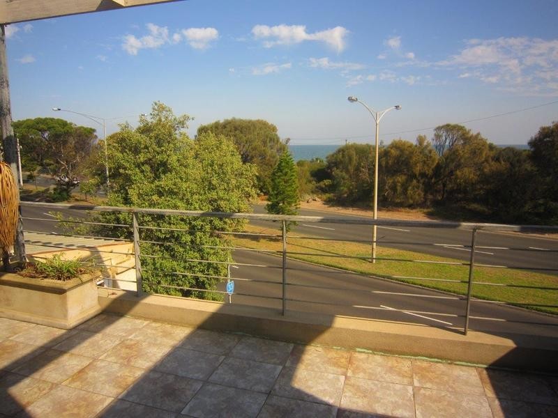 8/3 Ormond Esplanade, Elwood VIC 3184