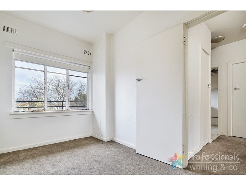 16/289 Barkly Street, St Kilda VIC 3182