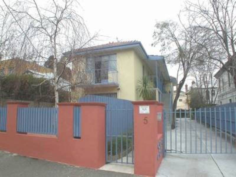 2/5 Burnett Street, St Kilda VIC 3182