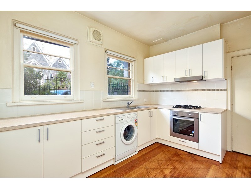 2/40 Barkly Street, St Kilda VIC 3182