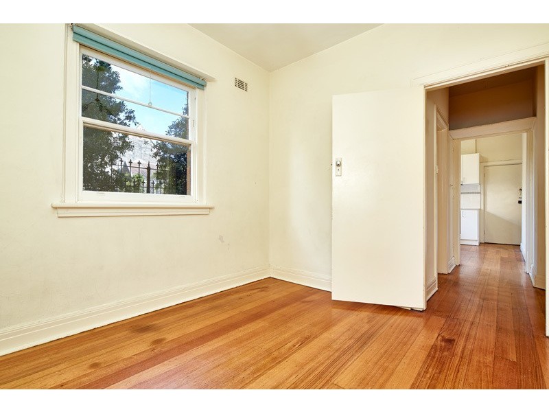 2/40 Barkly Street, St Kilda VIC 3182