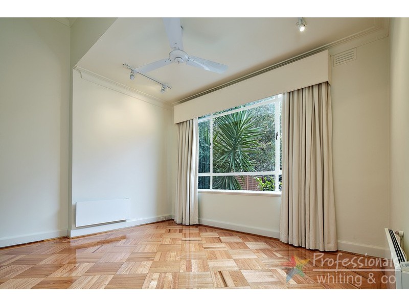 2/15 Jackson Street, St Kilda VIC 3182