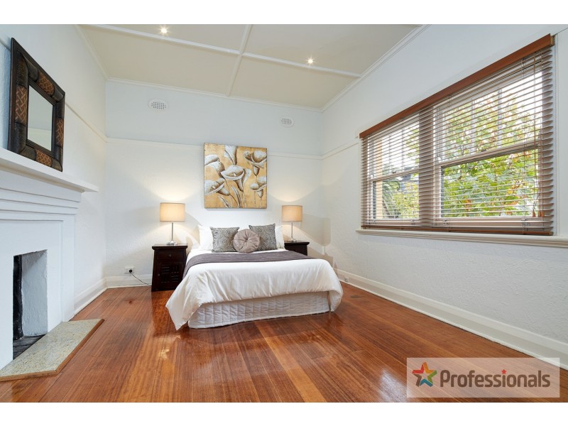 2/79 Barkly Street, St Kilda VIC 3182