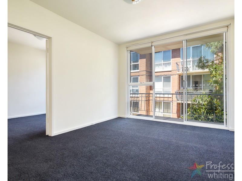 28/25 Robe Street, St Kilda VIC 3182
