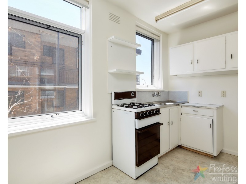 28/25 Robe Street, St Kilda VIC 3182