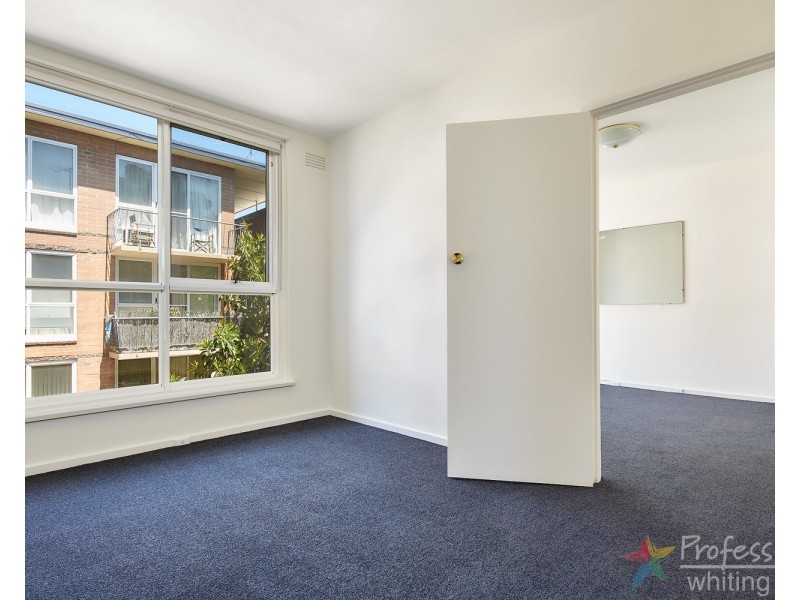 28/25 Robe Street, St Kilda VIC 3182