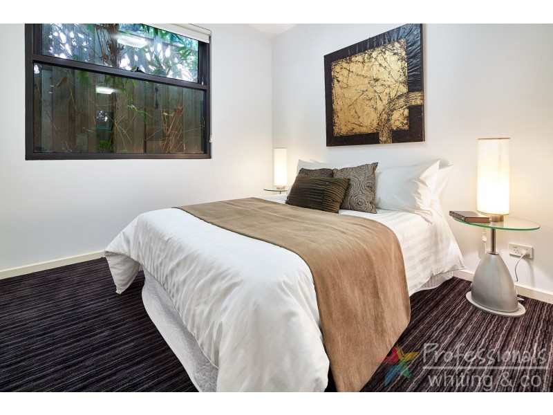 12/17 Robe Street, St Kilda VIC 3182