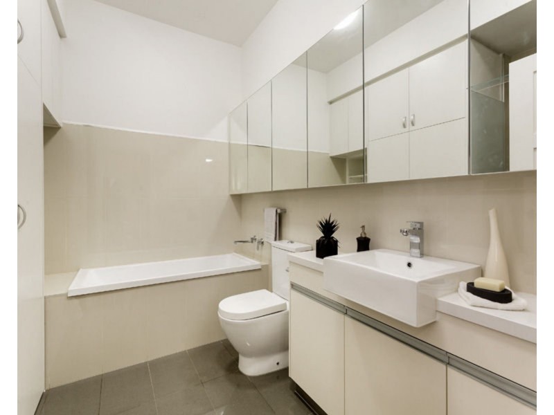 1/1A Enfield Street, St Kilda VIC 3182