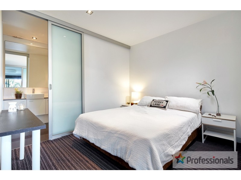 15/17 Robe Street, St Kilda VIC 3182