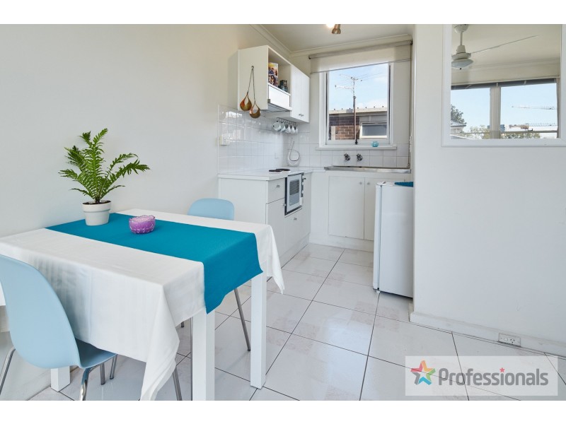 10/3 Dalgety Street, St Kilda VIC 3182