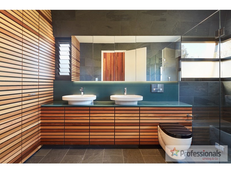 10 Westbeach Road, St Kilda West VIC 3182