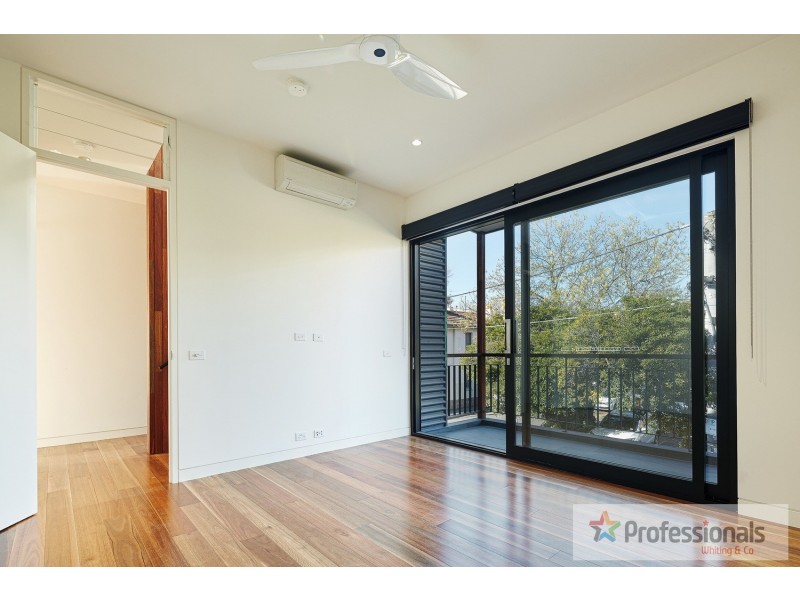 10 Westbeach Road, St Kilda West VIC 3182