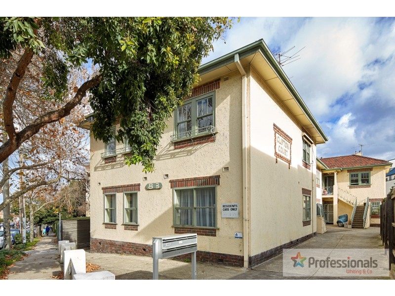 2/83 Barkly Street, St Kilda VIC 3182