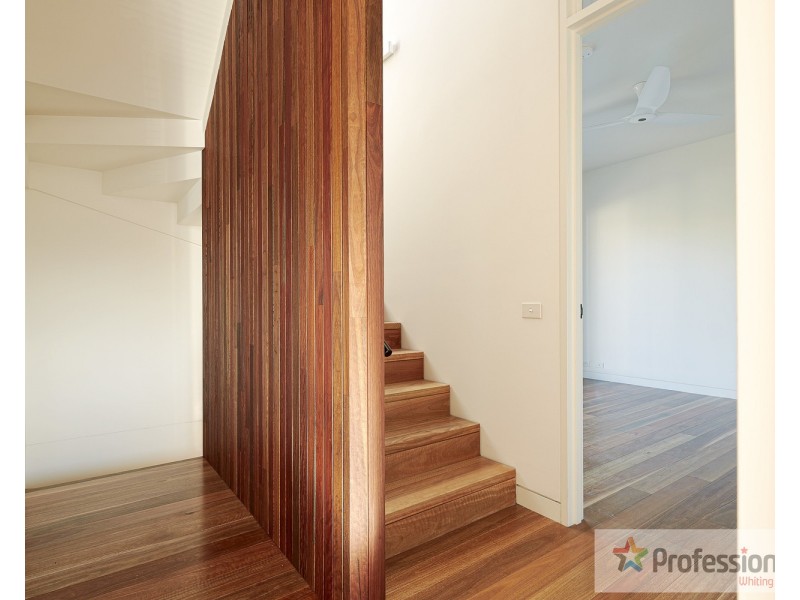 10 Westbeach Road, St Kilda West VIC 3182