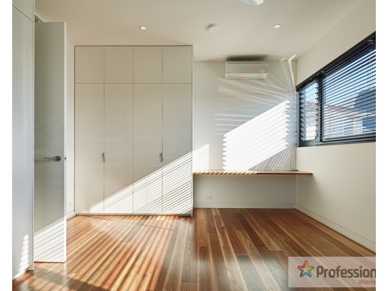 10 Westbeach Road, St Kilda West VIC 3182