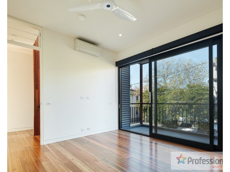 10 Westbeach Road, St Kilda West VIC 3182