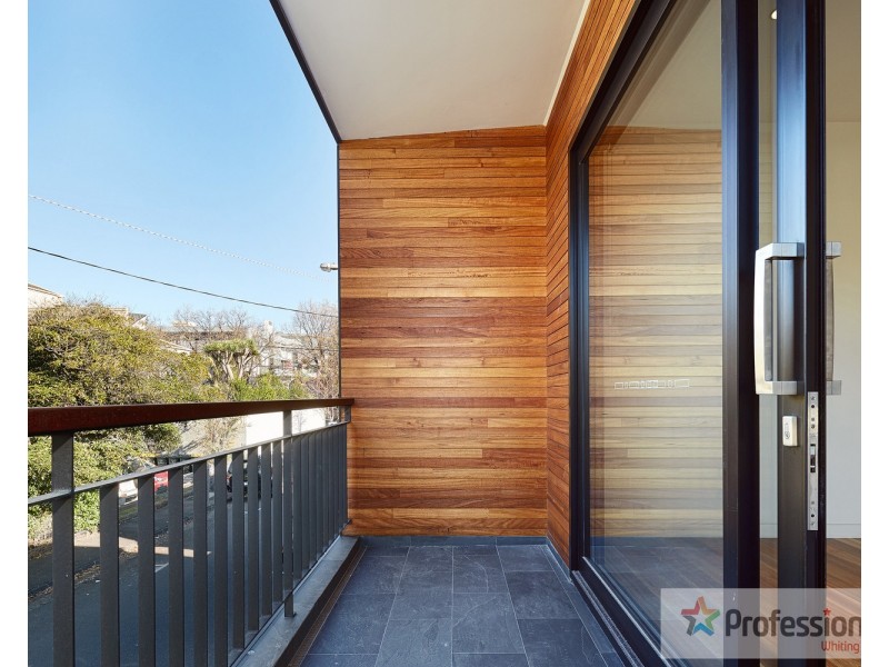 10 Westbeach Road, St Kilda West VIC 3182
