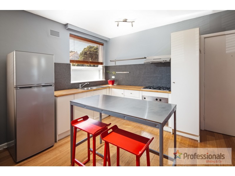 2/37 Gurner Street, St Kilda VIC 3182