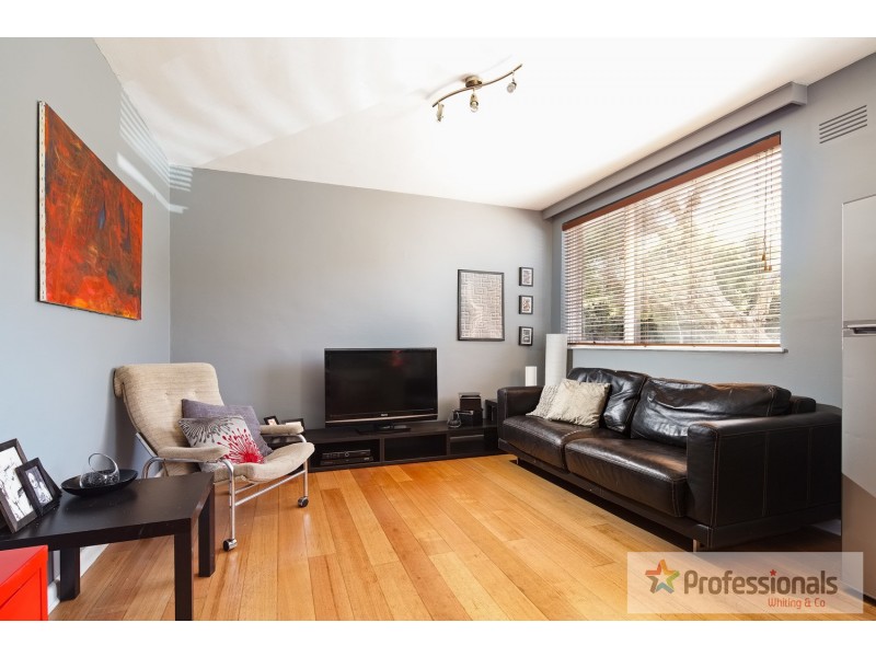2/37 Gurner Street, St Kilda VIC 3182