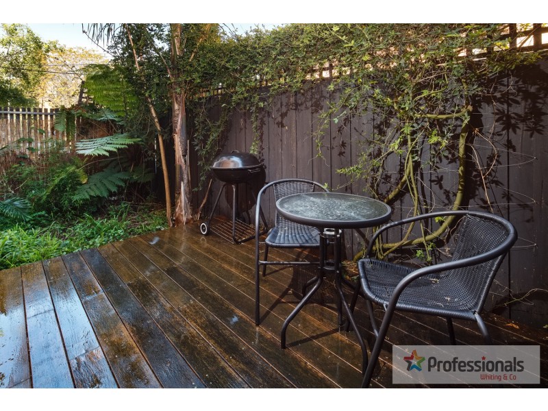 2/37 Gurner Street, St Kilda VIC 3182
