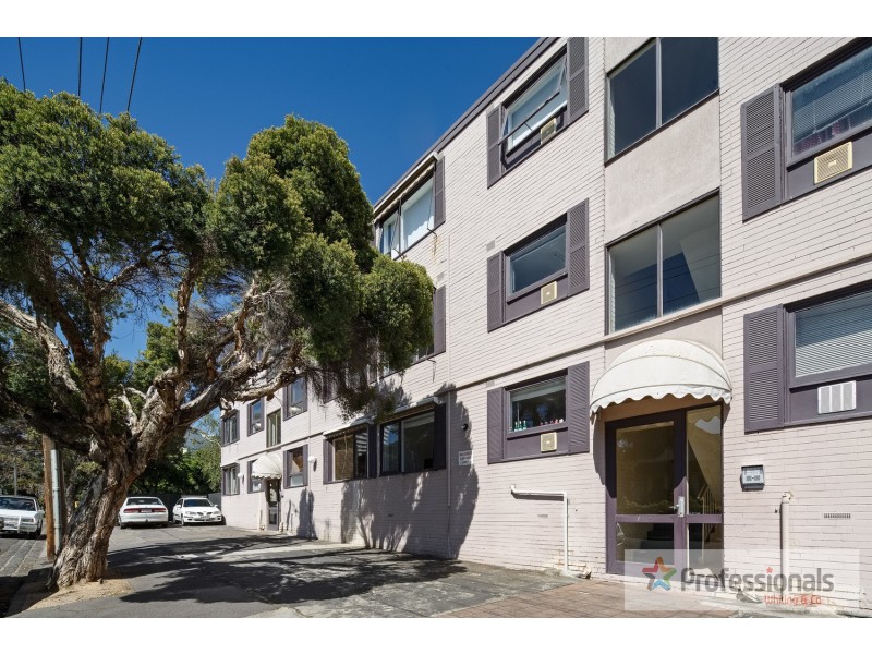 2/37 Gurner Street, St Kilda VIC 3182