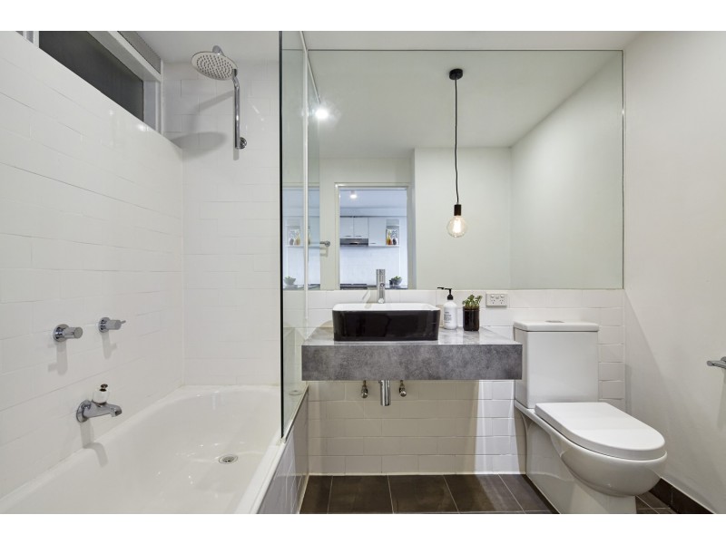 Apartment 104/81 Queens Road, Melbourne VIC 3000