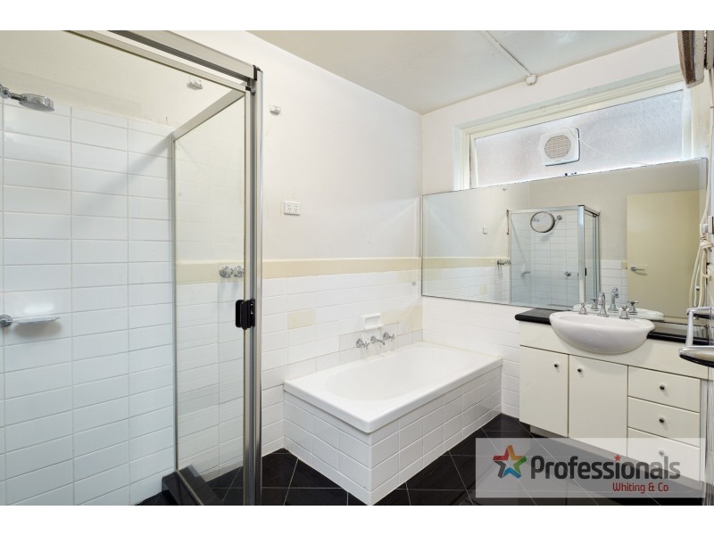 2/44 Robe Street, St Kilda VIC 3182