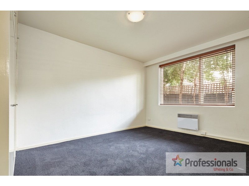 2/44 Robe Street, St Kilda VIC 3182