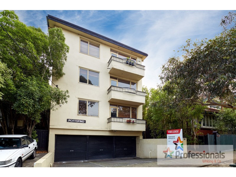 2/44 Robe Street, St Kilda VIC 3182