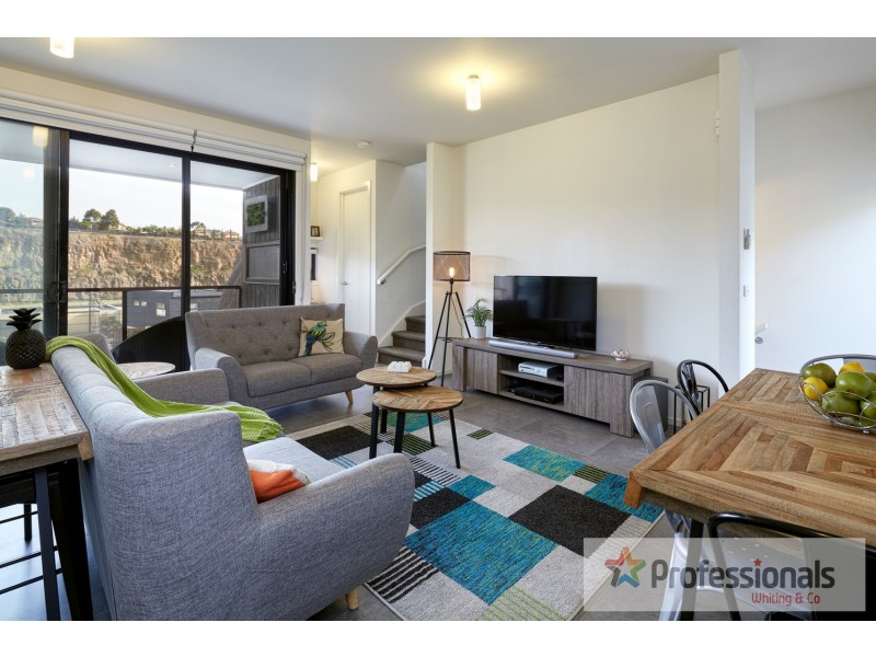 18 Grandvalley Drive, Keilor East VIC 3033