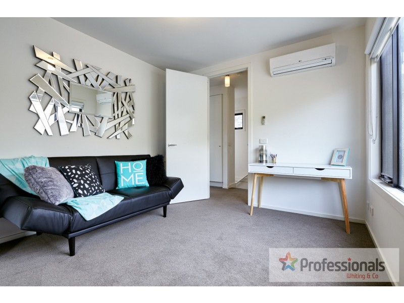 18 Grandvalley Drive, Keilor East VIC 3033