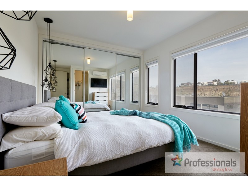 18 Grandvalley Drive, Keilor East VIC 3033