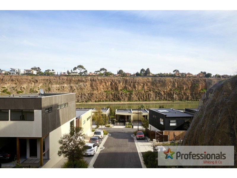 18 Grandvalley Drive, Keilor East VIC 3033