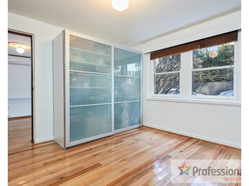 2/75  Queens Road, Melbourne VIC 3004