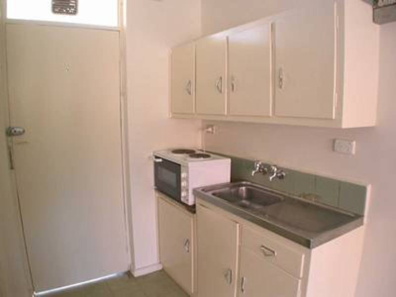 8/2 Dalgety Street, St Kilda VIC 3182