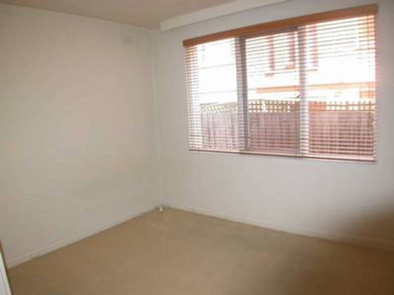 8/170 Barkly Street, St Kilda VIC 3182