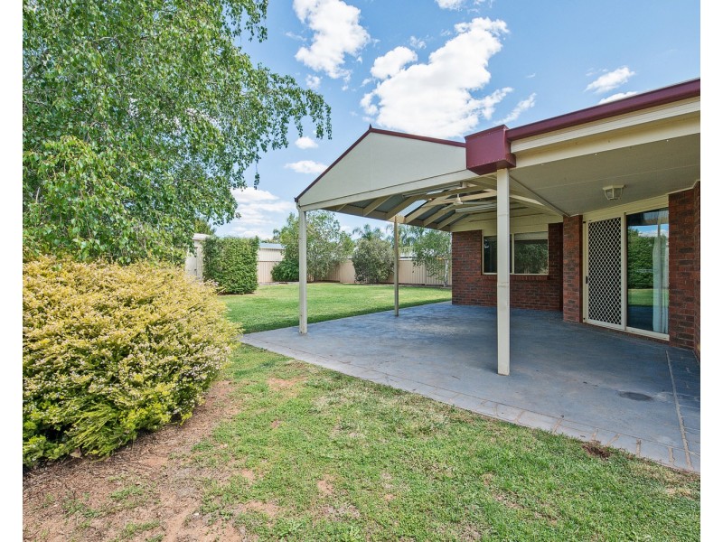 15 Adams Road, Swan Hill VIC 3585