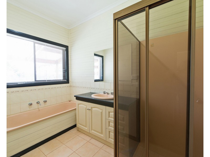 137 Lakeside Drive, Lake Boga VIC 3584