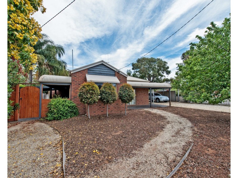 137 Lakeside Drive, Lake Boga VIC 3584