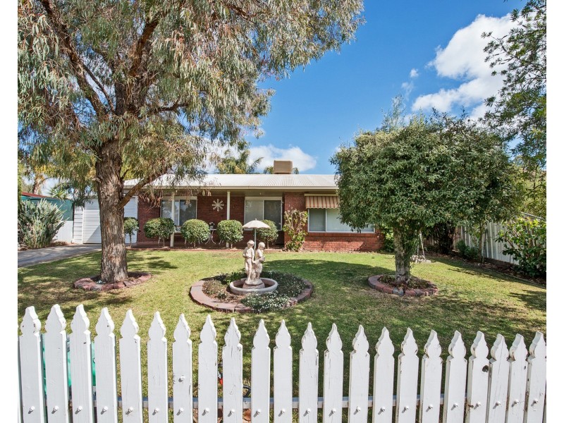 20 Domaille Crescent, Swan Hill VIC 3585