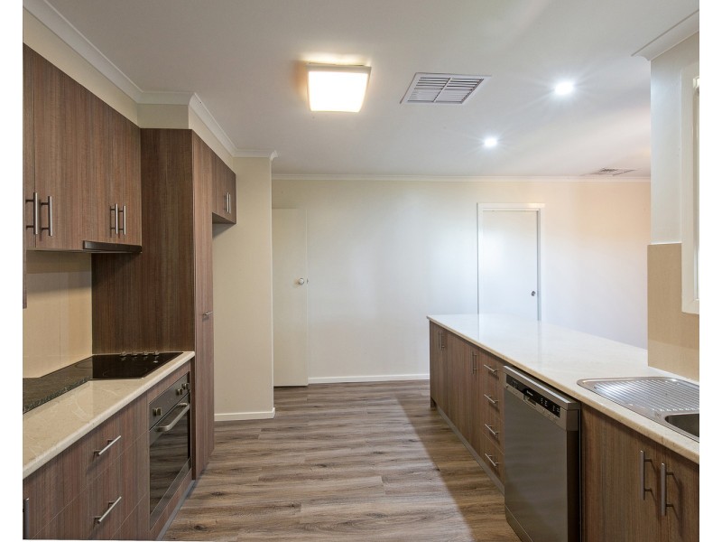 19 Mellor Grove, Swan Hill VIC 3585