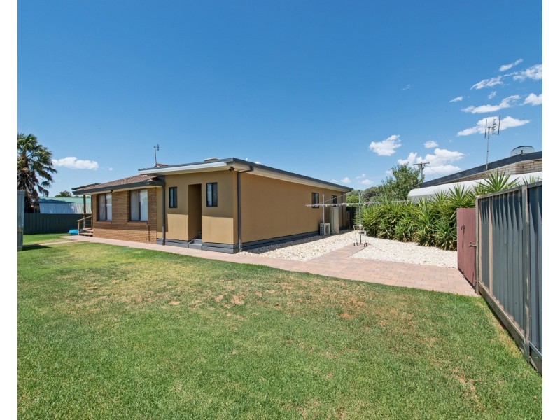 19 Mellor Grove, Swan Hill VIC 3585