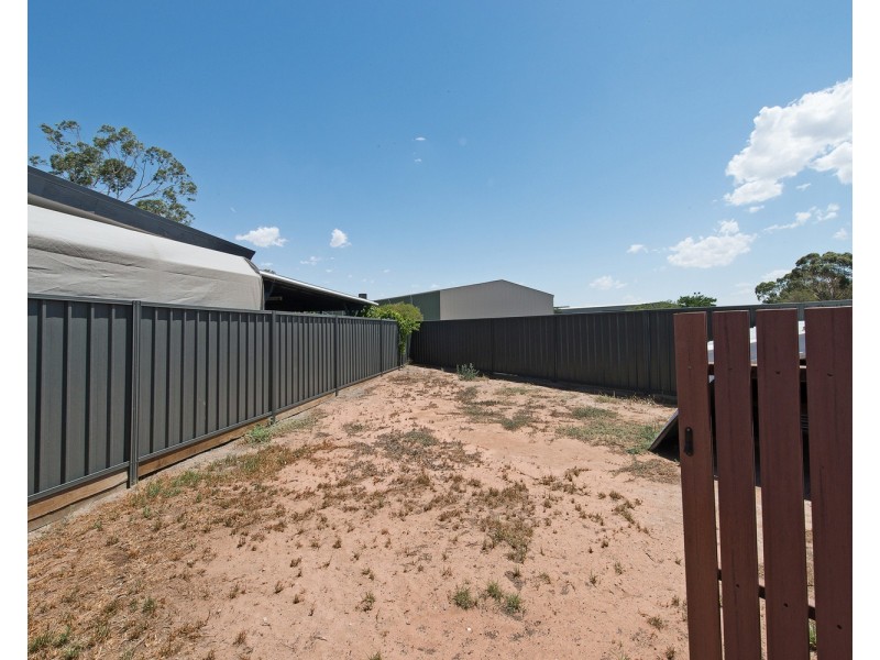 19 Mellor Grove, Swan Hill VIC 3585