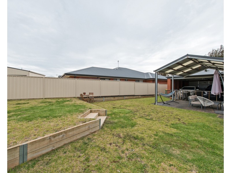 5 Yorrell Close, Swan Hill VIC 3585