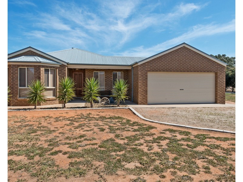 2 Suttie Drive, Swan Hill VIC 3585