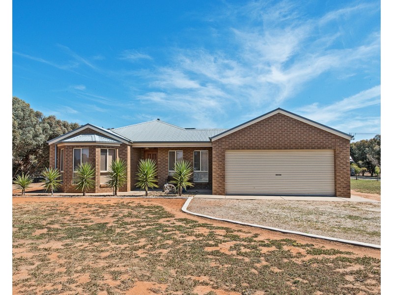 2 Suttie Drive, Swan Hill VIC 3585