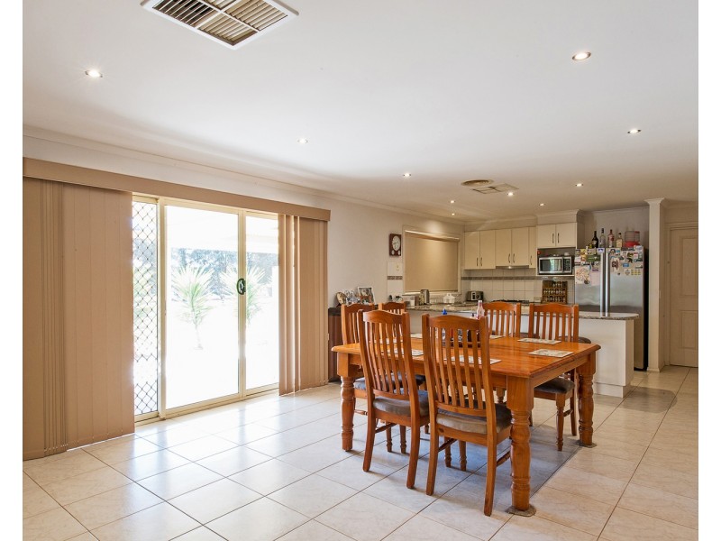 2 Suttie Drive, Swan Hill VIC 3585