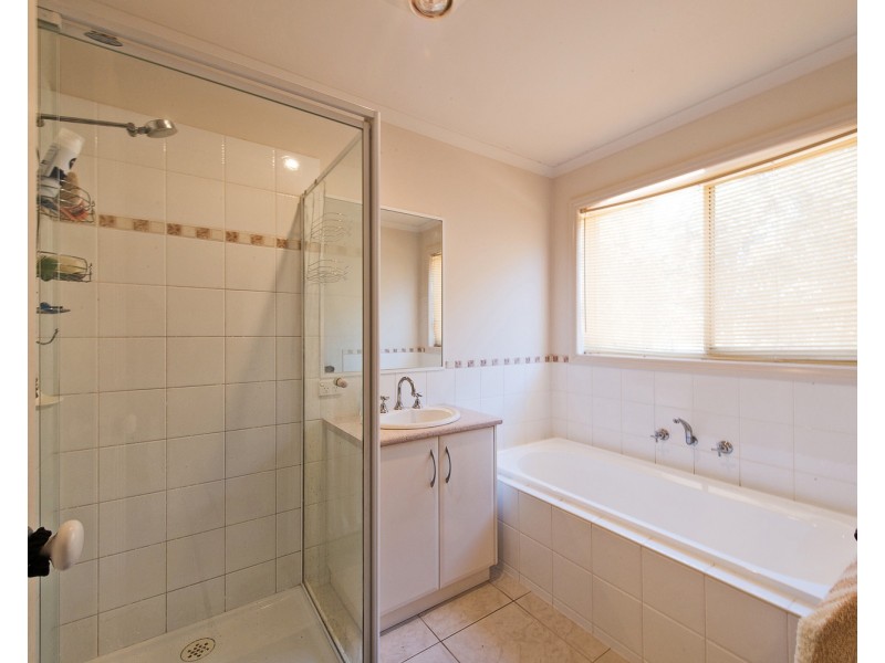 2 Suttie Drive, Swan Hill VIC 3585