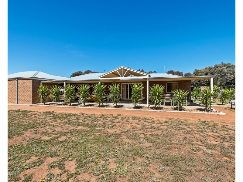 2 Suttie Drive, Swan Hill VIC 3585