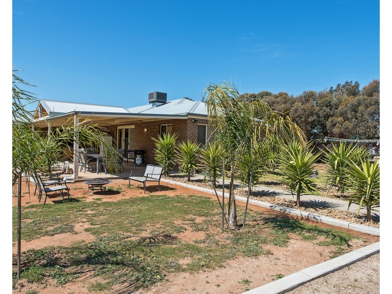 2 Suttie Drive, Swan Hill VIC 3585